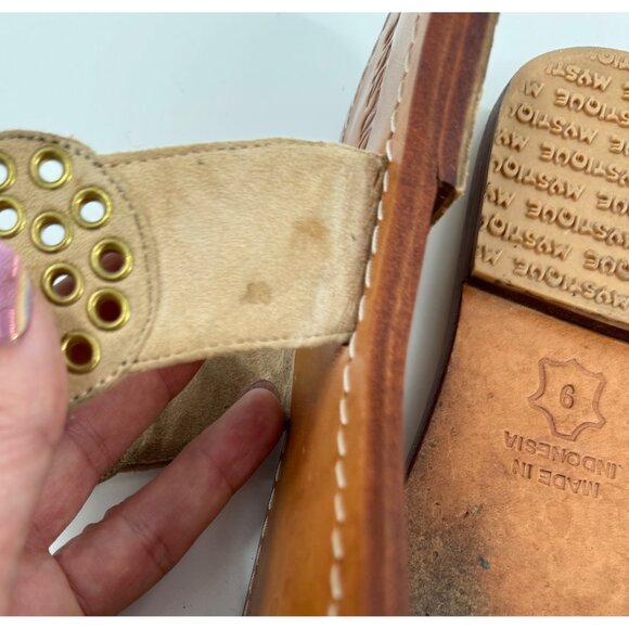 Mystique Womens Size 9 Tan Leather Sandals With Gold Stud Accents - Picture 6 of 11